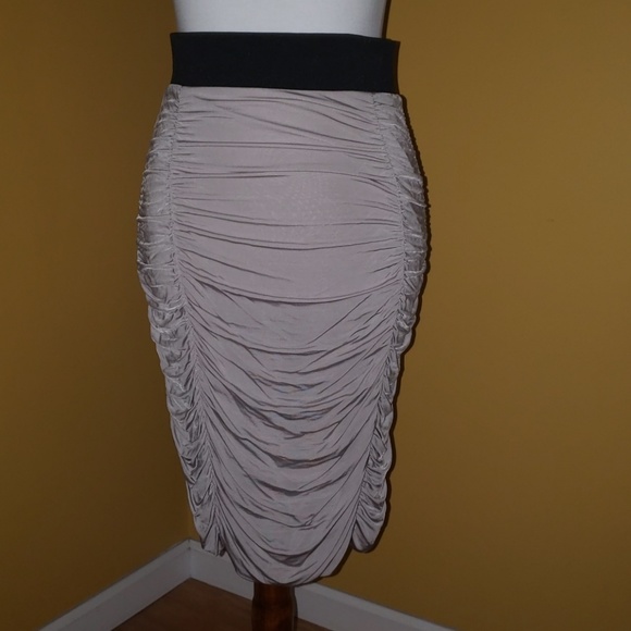 H&M Dresses & Skirts - H&M ruched skirt